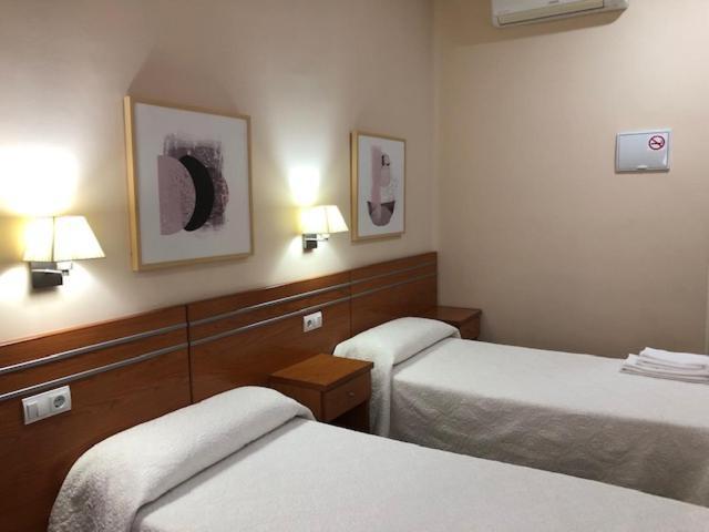 Hostal Mayor Madrid Bagian luar foto