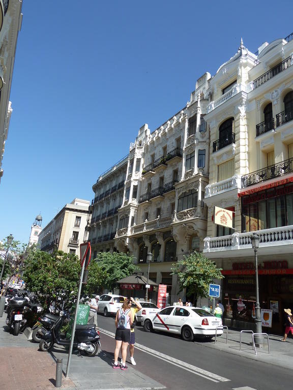 Hostal Mayor Madrid Bagian luar foto