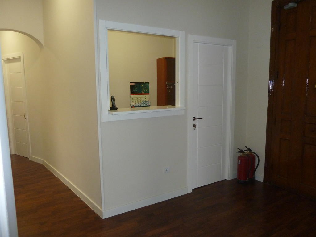 Hostal Mayor Madrid Bagian luar foto