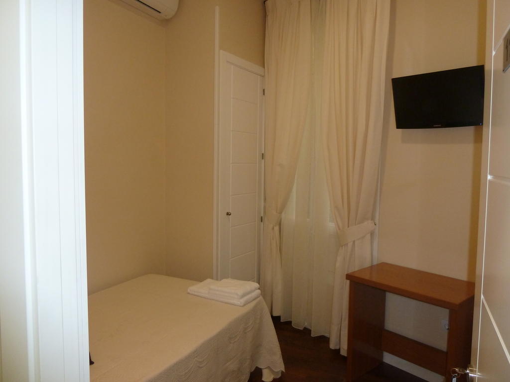 Hostal Mayor Madrid Ruang foto