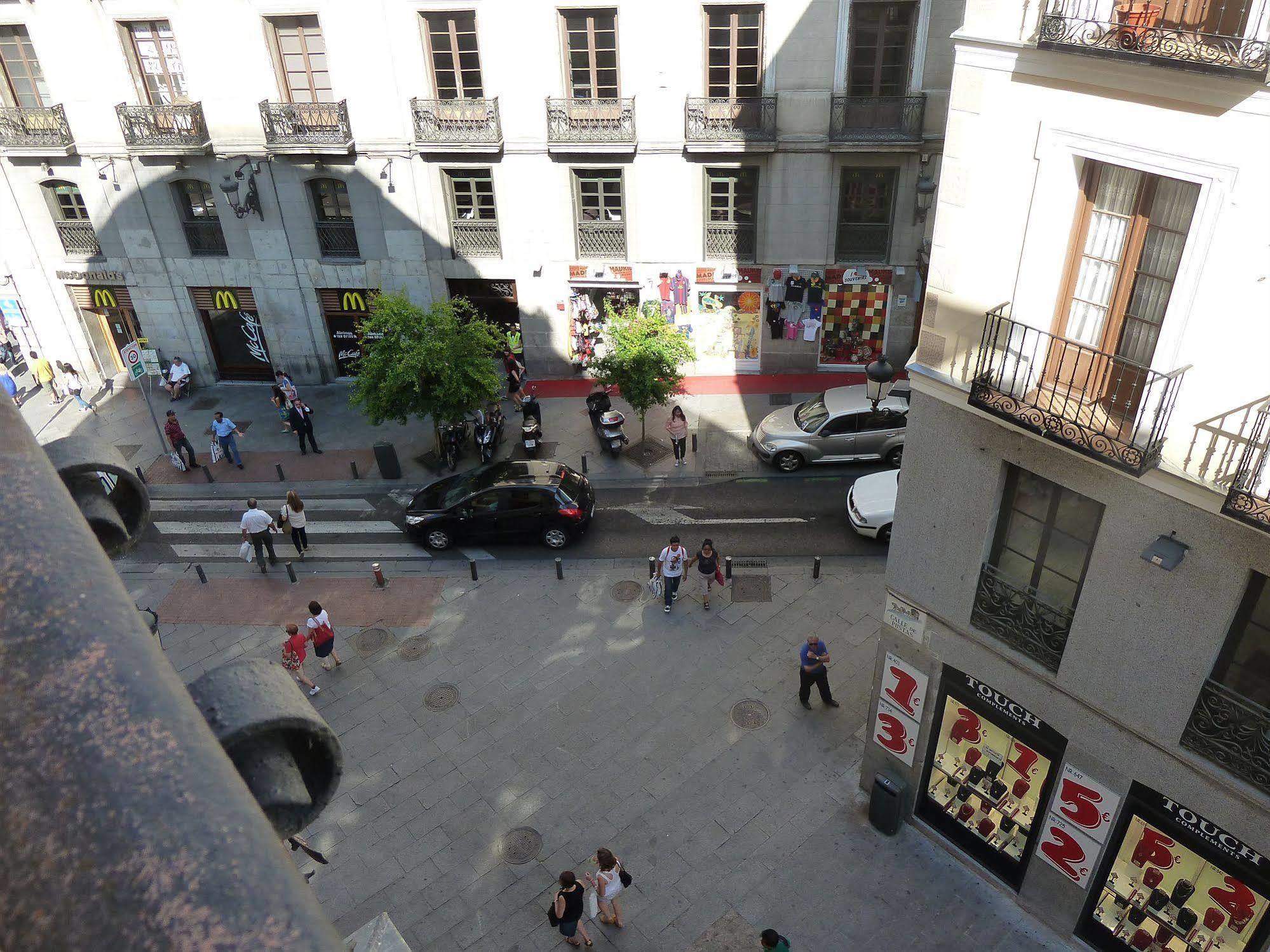 Hostal Mayor Madrid Bagian luar foto