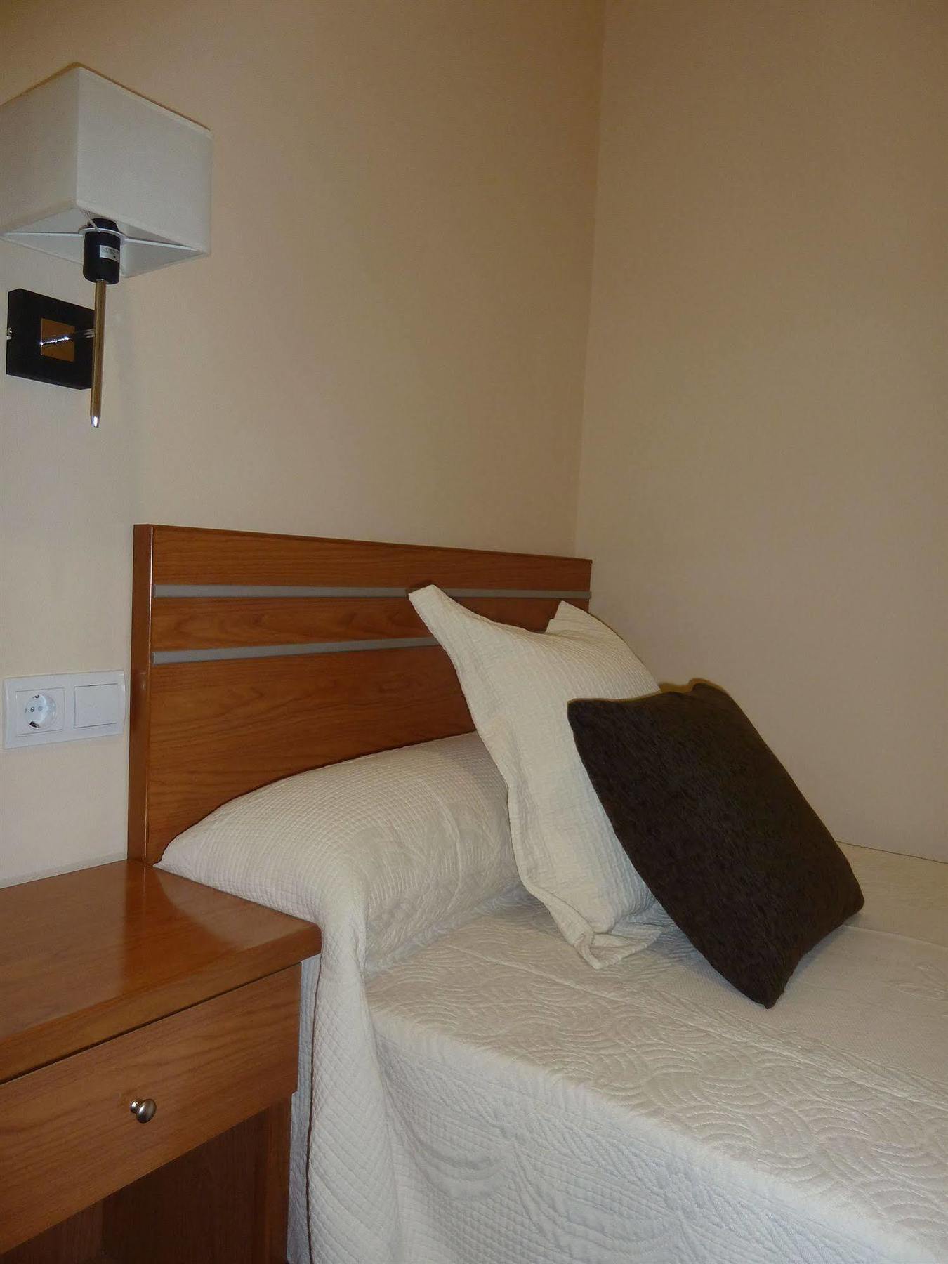 Hostal Mayor Madrid Bagian luar foto