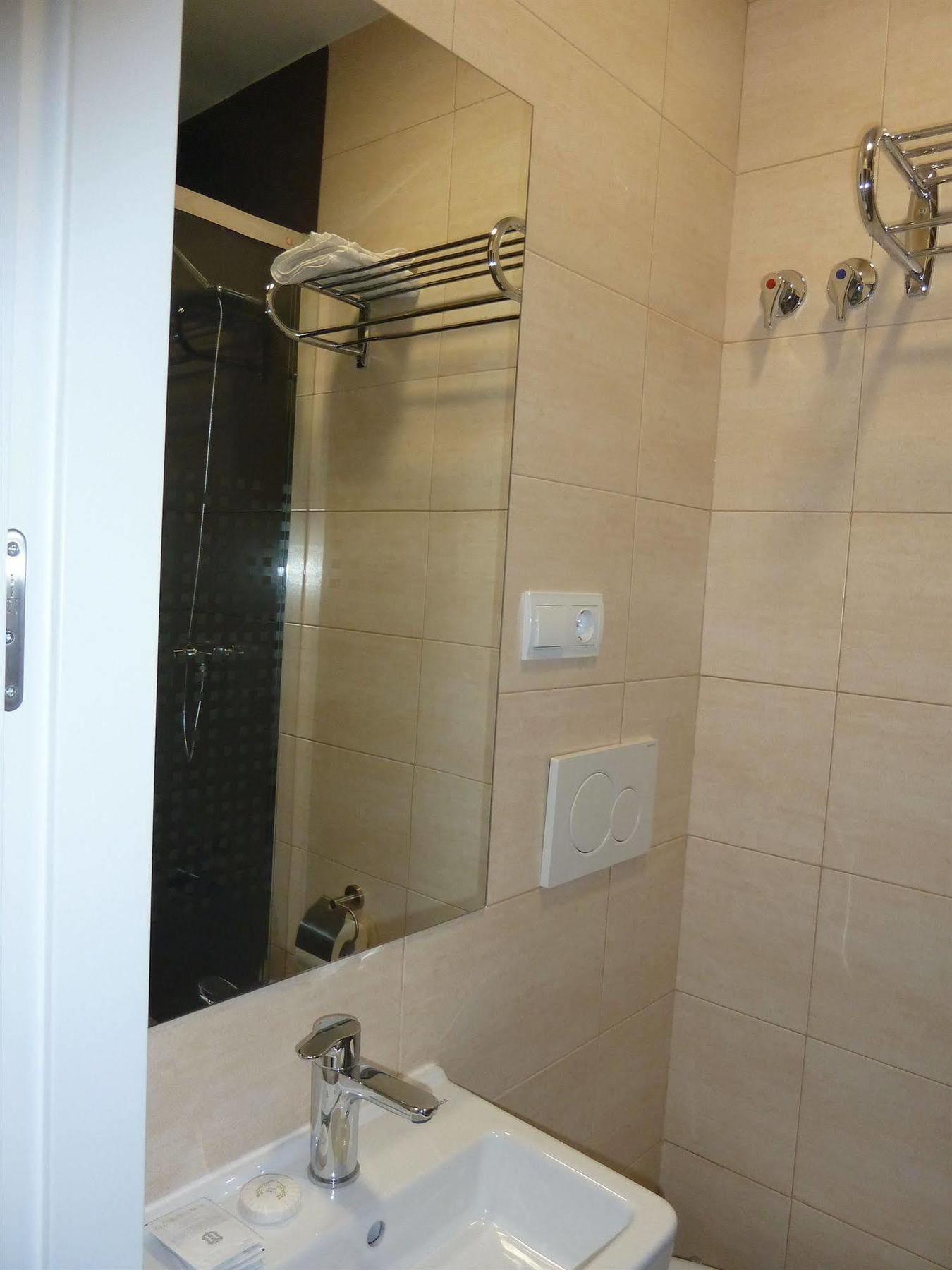 Hostal Mayor Madrid Bagian luar foto